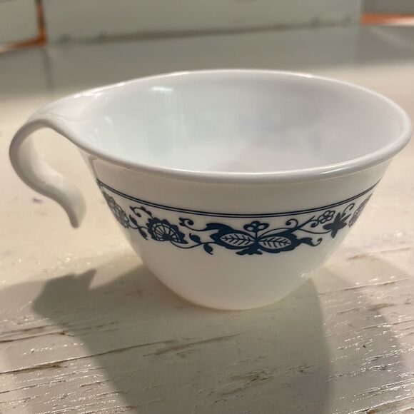 Vintage 1972 Corelle Old Town Blue/Blue Onion by Corning 2 hook yea cups - Picture 5 of 15